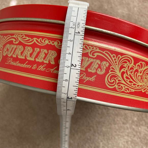 Vintage Currier & Ives Holiday container. - Picture 4 of 6